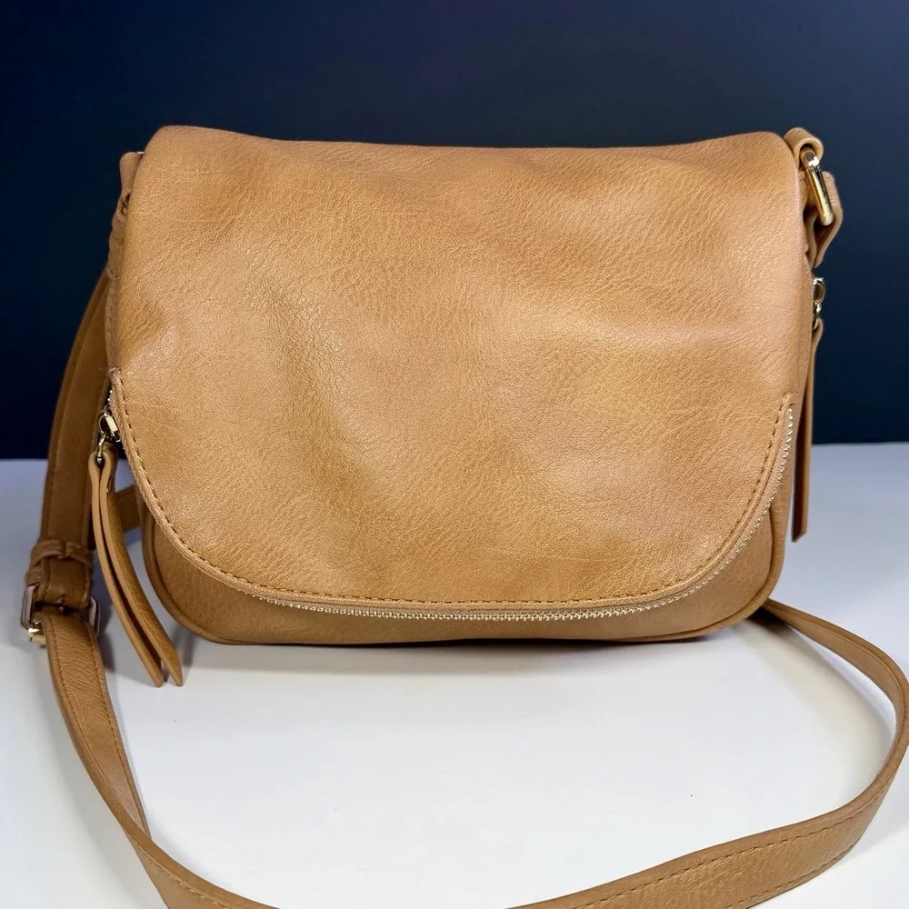 Classic Leather Crossbody Bag in Tan